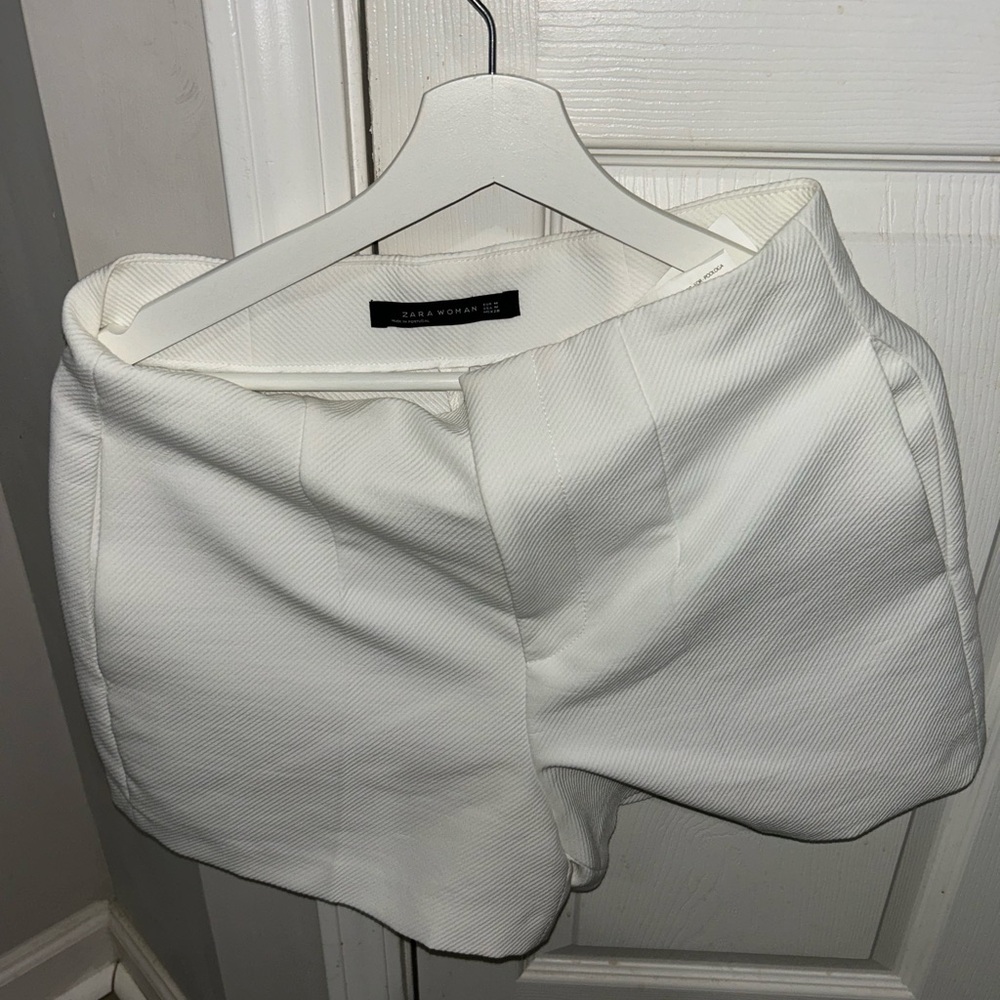 Zara Women's High Waist Cream Shorts